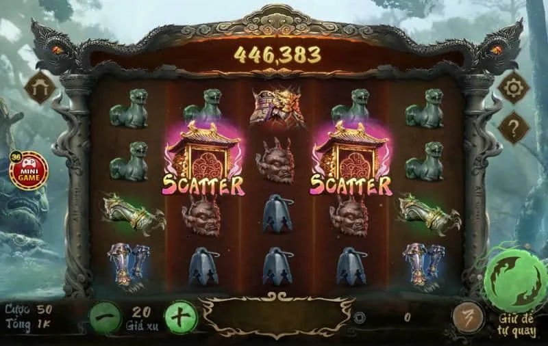 Bàn chơi Poker với các quân bài và chip cược